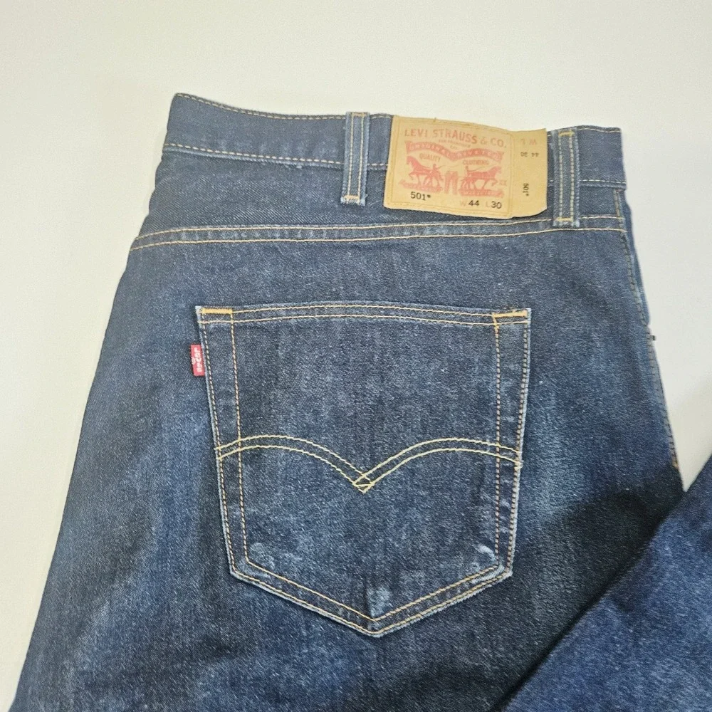 Levi 501 Men's Size 44 x 30 Button Fly Dark Wash Blue Denim Jeans